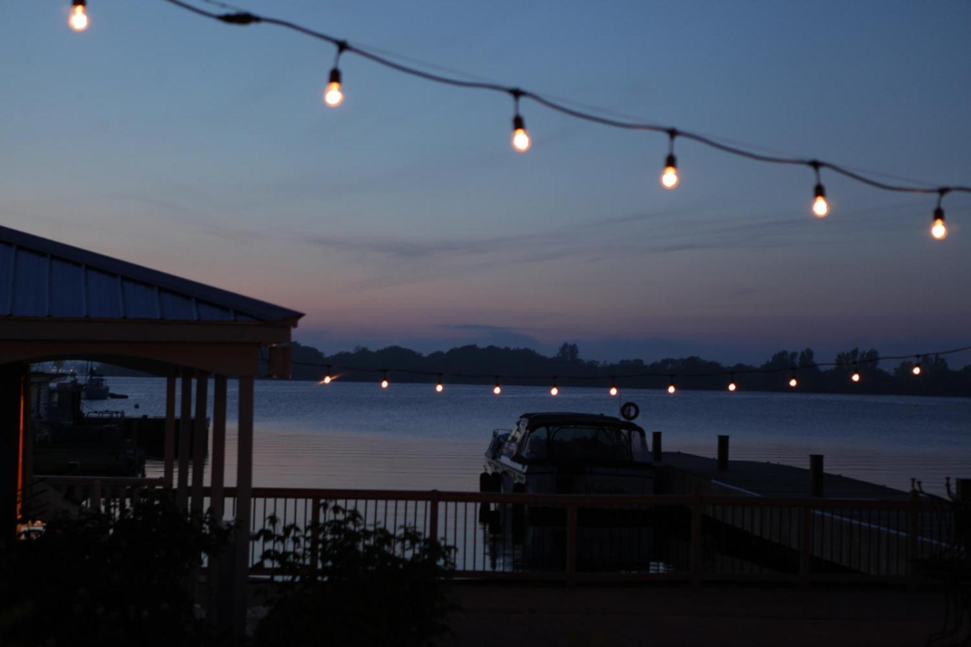 Hotel Wolfe Island Marysville Exterior photo