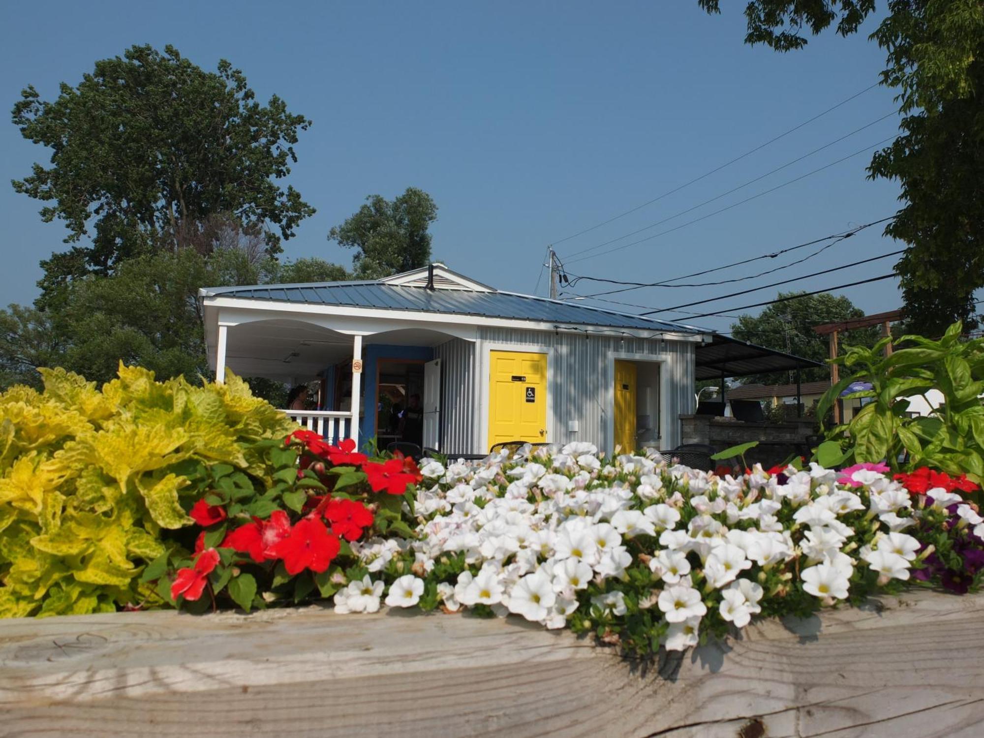 Hotel Wolfe Island Marysville Exterior photo